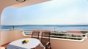 Sunny Apartment with Seaview